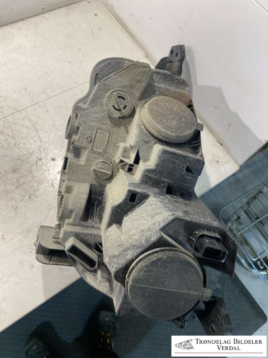 Frontlykt høyre halogen til Peugeot Partner 2019-->> (Type III) (98 168 268 80|)