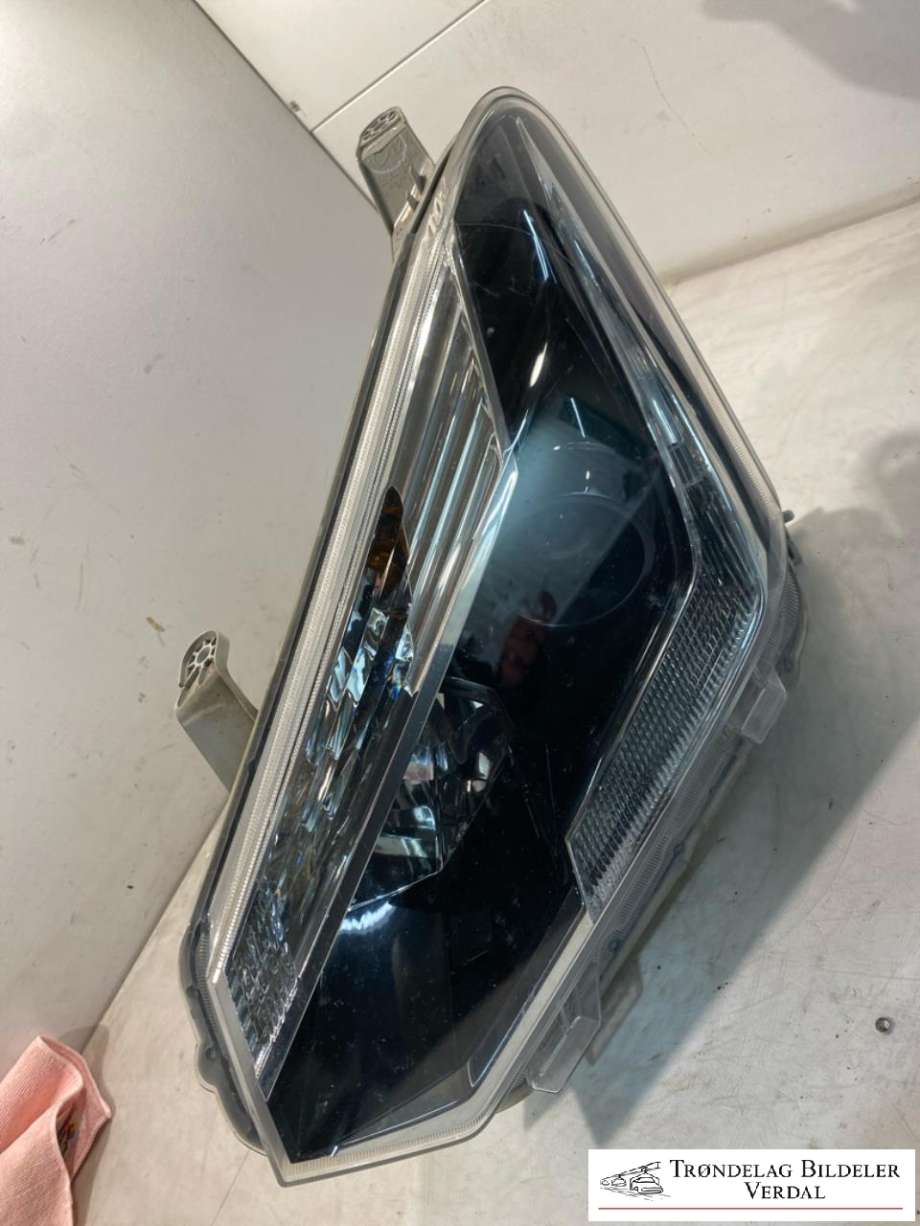 Frontlykt venstre halogen til Isuzu D-Max, 2017-2020 (Type II, Fase 2)