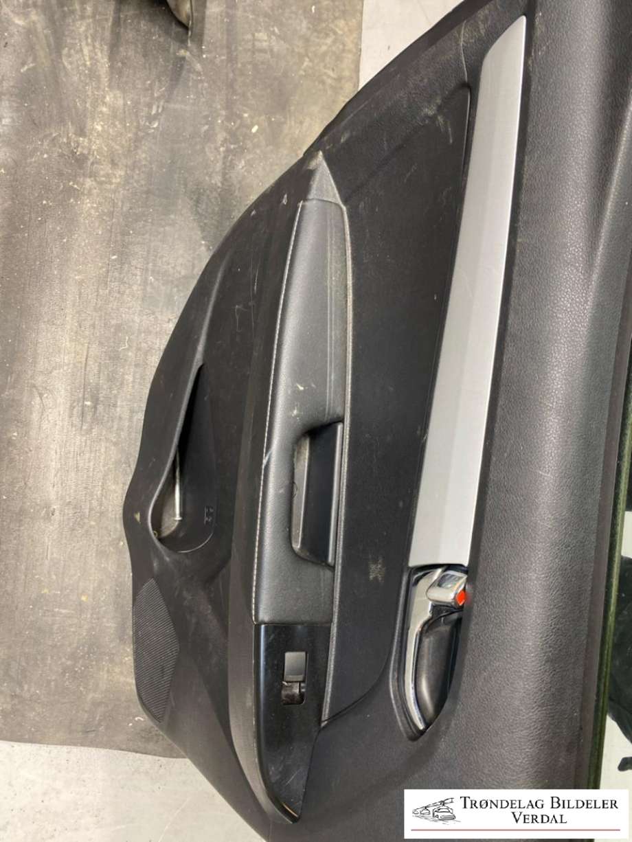 Dør venstre bak til Isuzu D-Max 2017-2020 (Type II, Fase 2)  