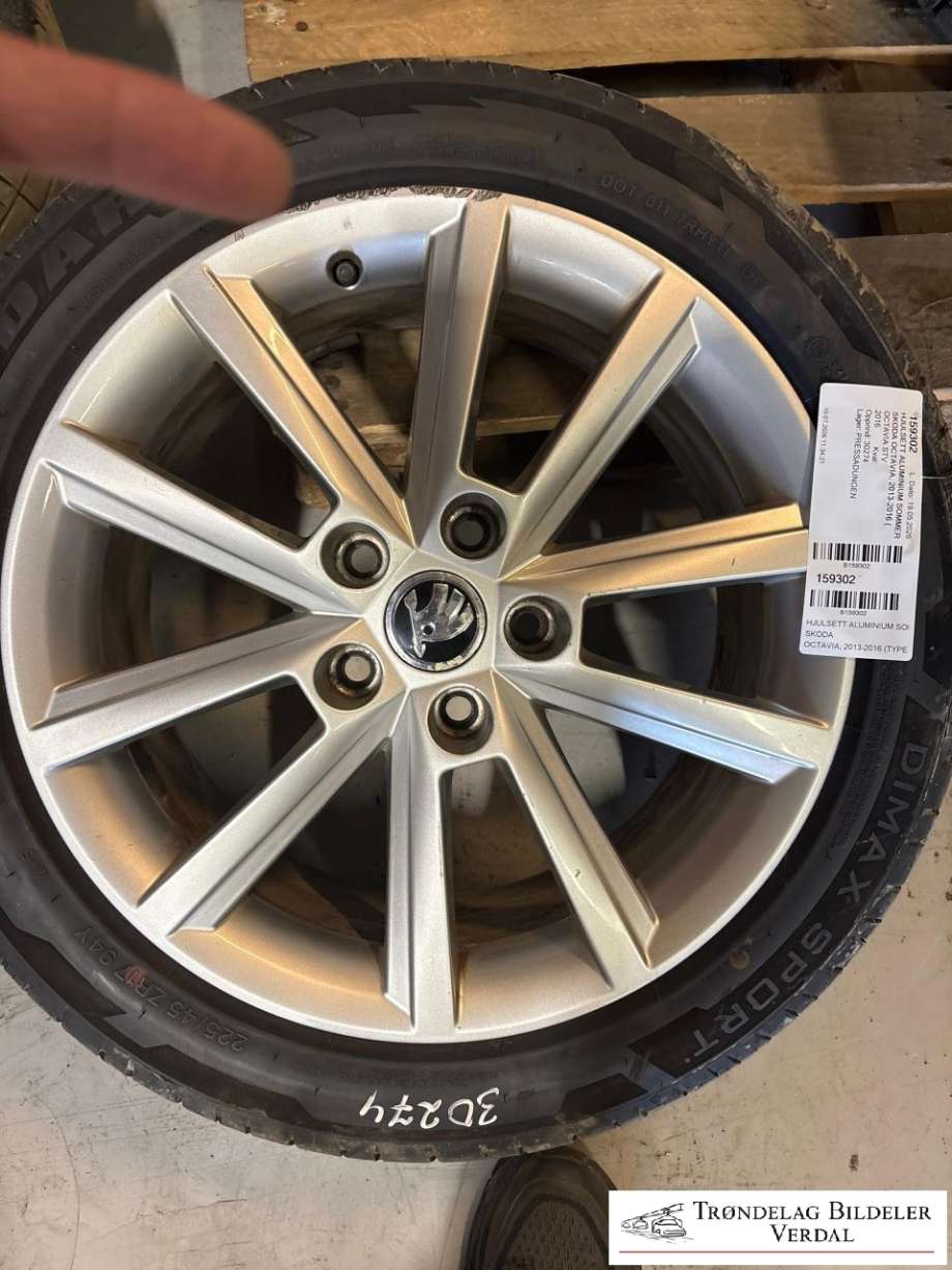 Hjulsett aluminium sommer til Škoda Octavia 2013-2016 (Type III, Fase 1) (RADAR|225/45R17|DOT: 4924|DYBDE: 6|5MM)