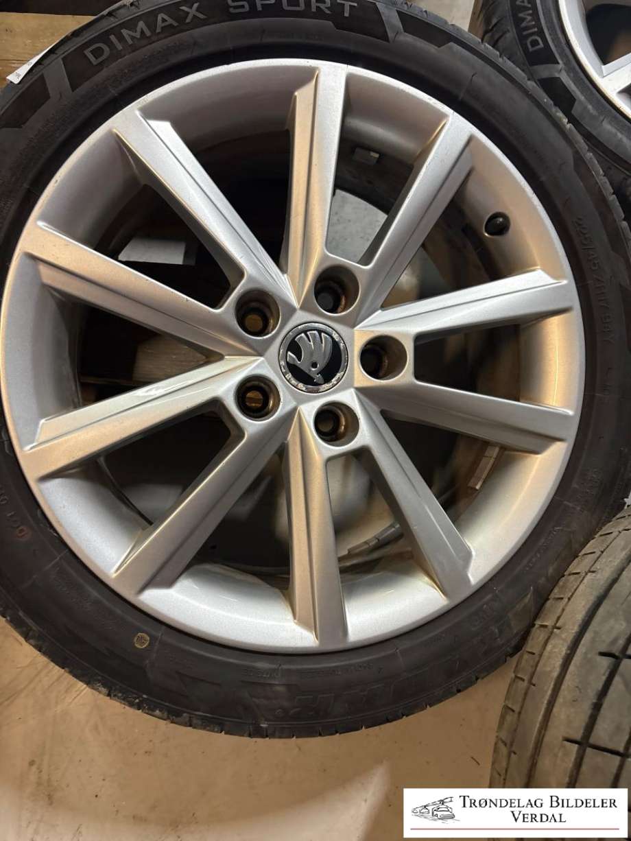 Hjulsett aluminium sommer til Škoda Octavia 2013-2016 (Type III, Fase 1) (RADAR|225/45R17|DOT: 4924|DYBDE: 6|5MM)