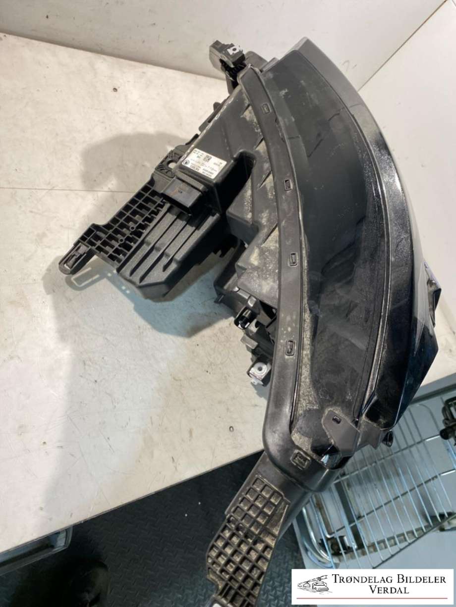 Frontlykt høyre full-LED til Škoda Enyaq 2021-->>  (5LB 941 036|)