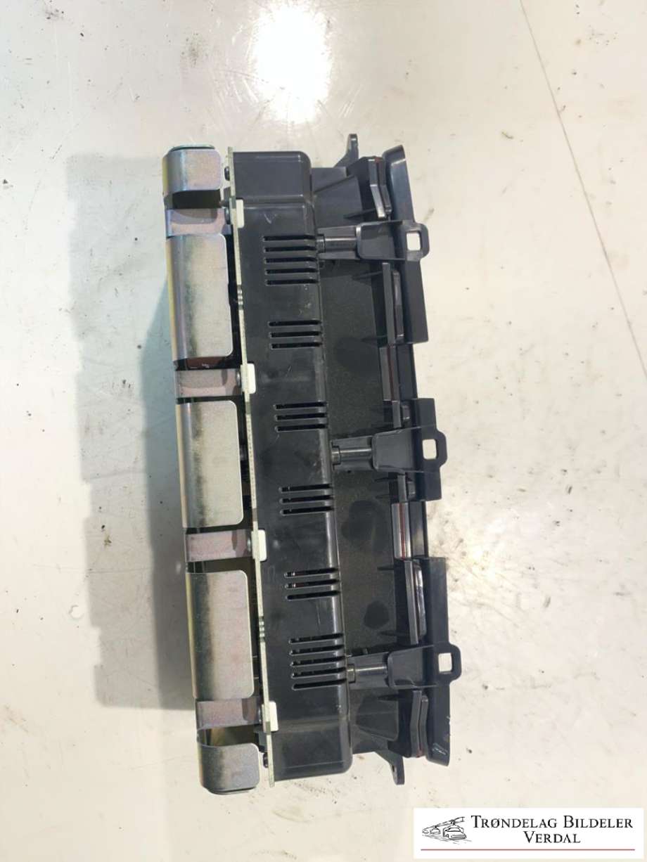 Instrument diverse til Mitsubishi Pajero 2007-2016 (Type IV, Fase 1)  (8750A042|)