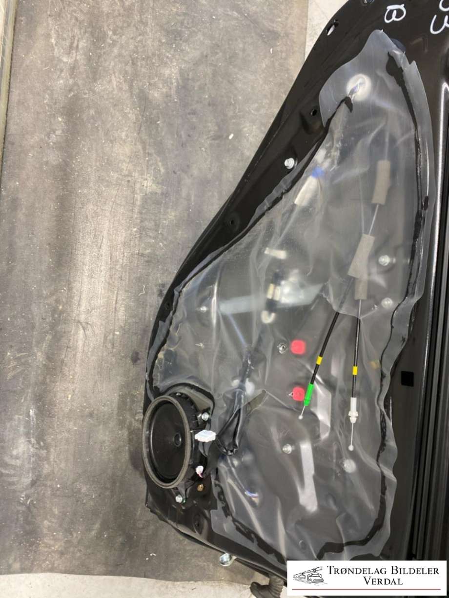 Dør venstre bak til Toyota Yaris 2020-->> (Type IV)