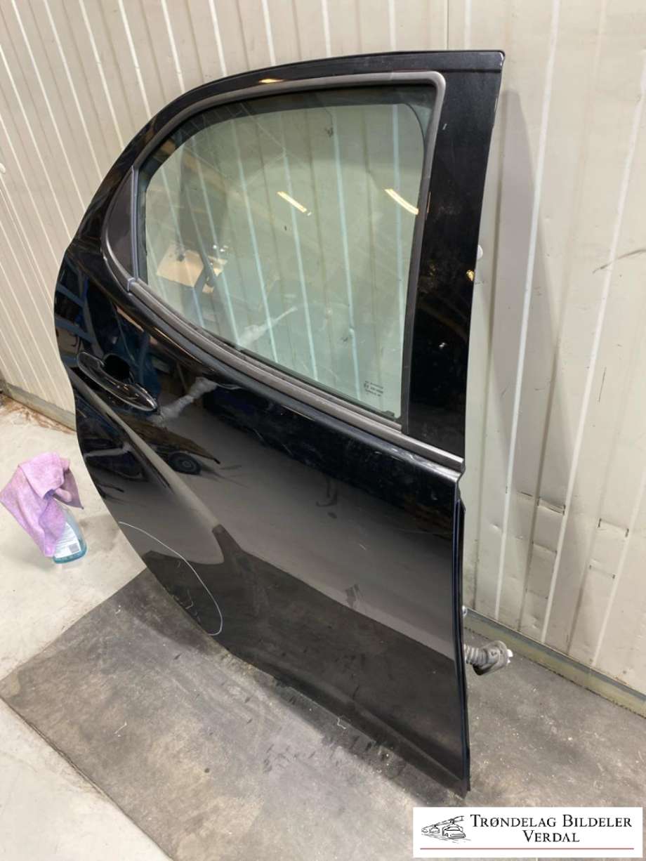 Dør høyre bak til Toyota Yaris 2020-->> (Type IV)