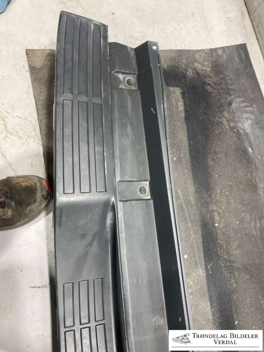 Støtfanger bak midtre del til Mitsubishi Pajero 2007-2016 (Type IV, Fase 1)