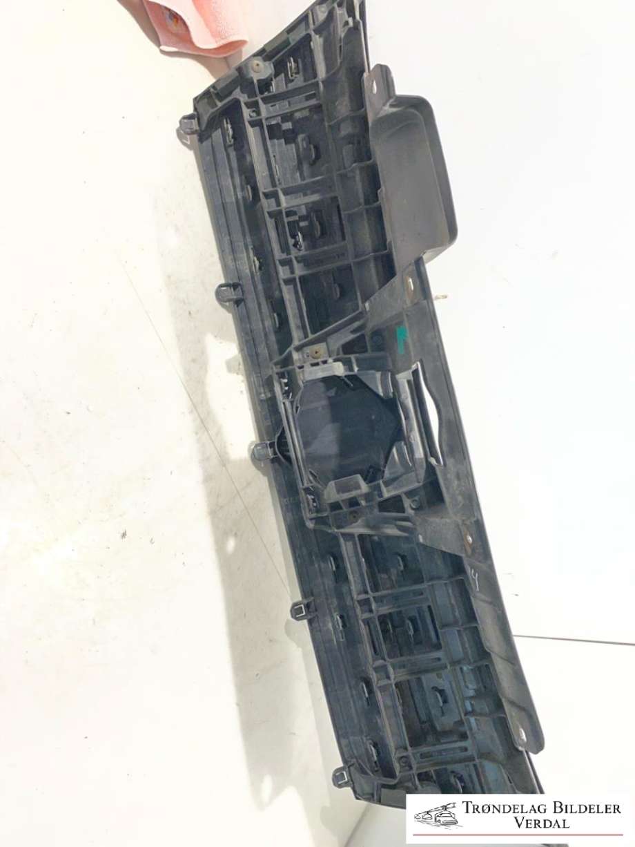 Grill til Suzuki Vitara 2015-->> (Type IV)  (72110-54P20-C48|)