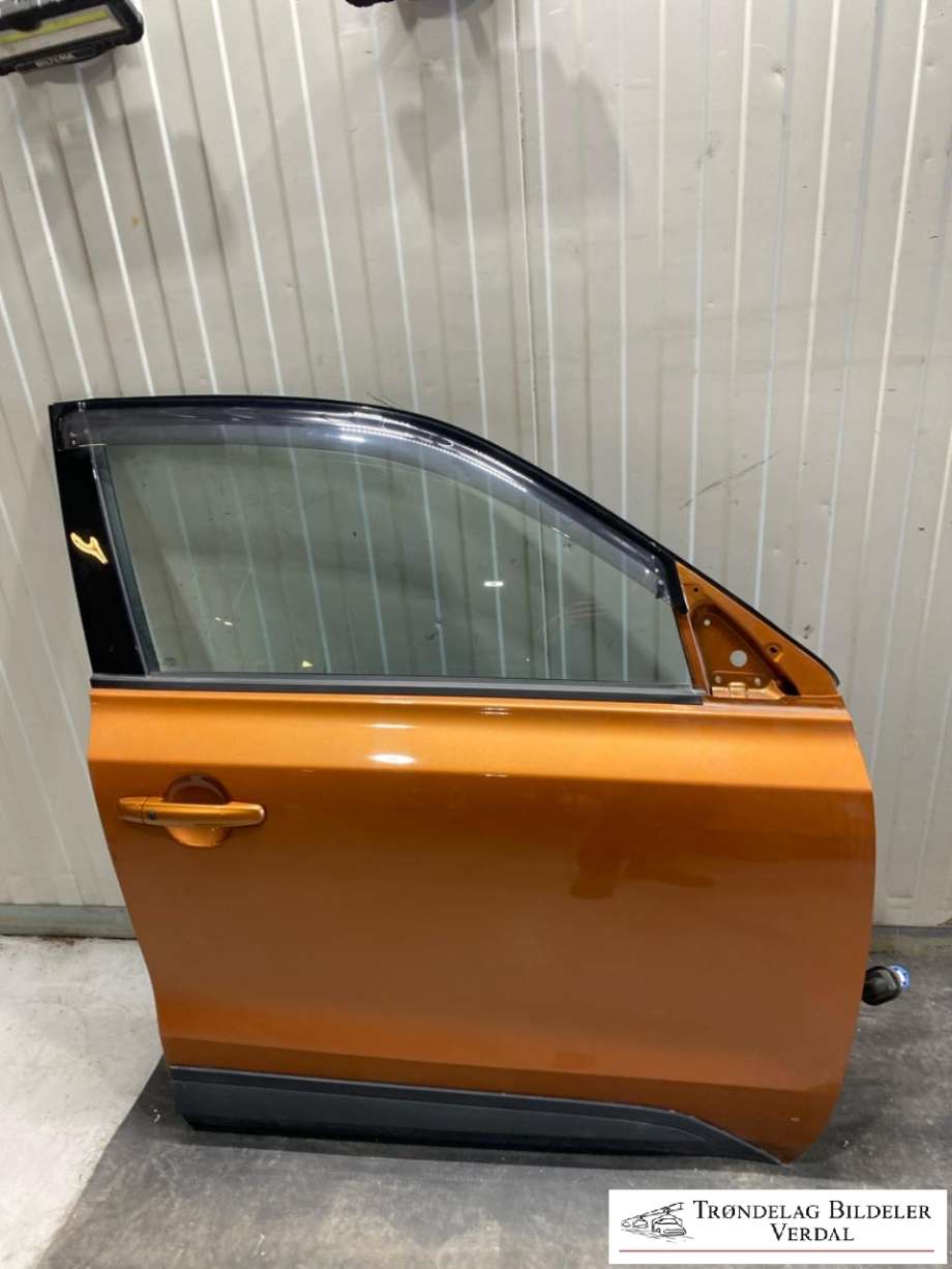 Dør høyre foran til Suzuki Vitara, 2015-->> (Type IV) (68001-54P00-000)