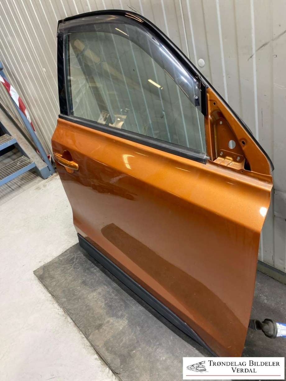 Dør høyre foran til Suzuki Vitara 2015-->> (Type IV)  (68001-54P00-000|)