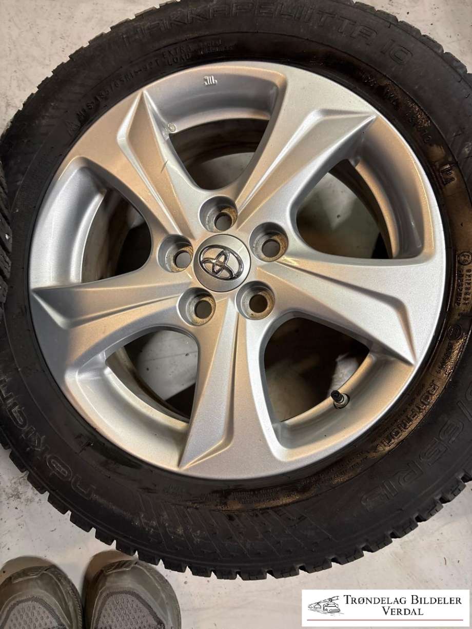 Hjulsett aluminium vinter til Toyota Yaris 2020-->> (Type IV)  (NOKIAN HAKKA 10|185/65R15|DYBDE 7 MM|PROD. 0422)