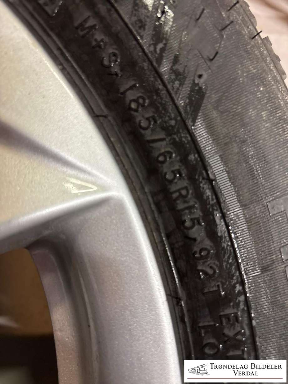Hjulsett aluminium vinter til Toyota Yaris 2020-->> (Type IV)  (NOKIAN HAKKA 10|185/65R15|DYBDE 7 MM|PROD. 0422)