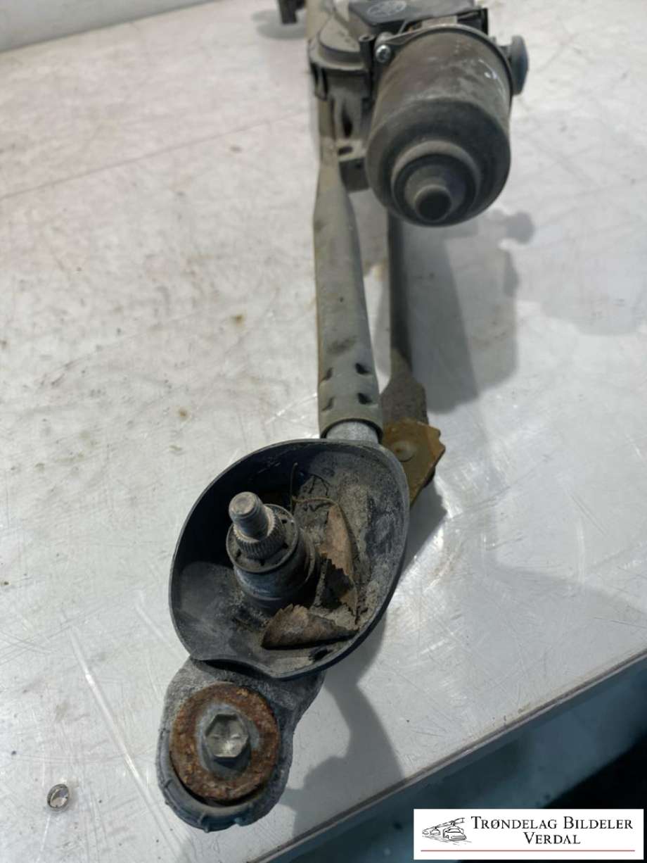 Viskermotor frontrute komplett m/overføring til Toyota Hilux 2012-2016  (851100K061|AE159300-2331|)
