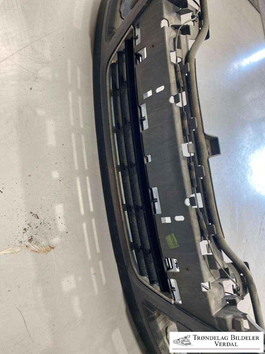 Støtfanger foran til VW Passat 2005-2010 (B6) (B6) (3C0 807 217 E|)