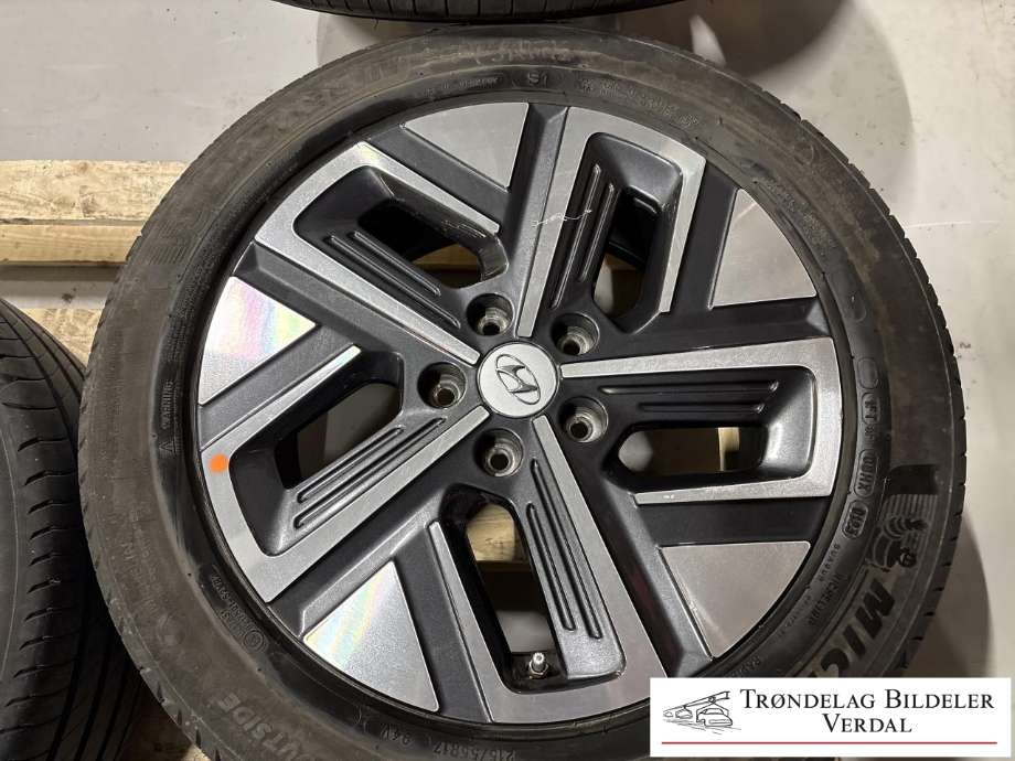 Hjulsett aluminium sommer til Hyundai Kona 2021-2023 (Type I, Fase 2) (MICHELLIN|215/55R17|DOT: 0123|DYBDE: 5|5MM)