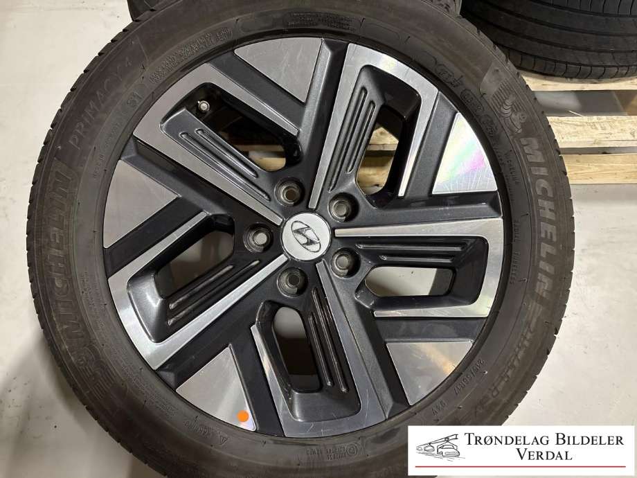Hjulsett aluminium sommer til Hyundai Kona 2021-2023 (Type I, Fase 2) (MICHELLIN|215/55R17|DOT: 0123|DYBDE: 5|5MM)