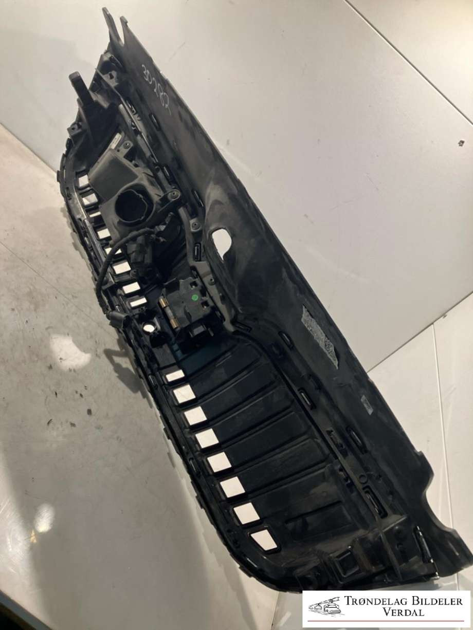 Grill til Škoda Superb 2015-->> (Type III) (3V0 853 653 J|)