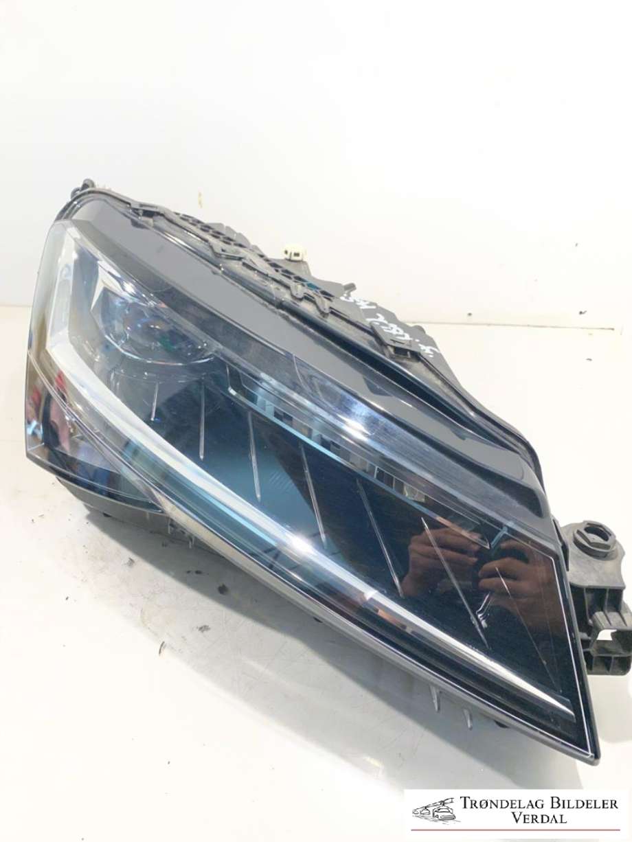 Frontlykt høyre full-LED til Škoda Superb 2015-->> (Type III)  (3V1 941 016 D|)