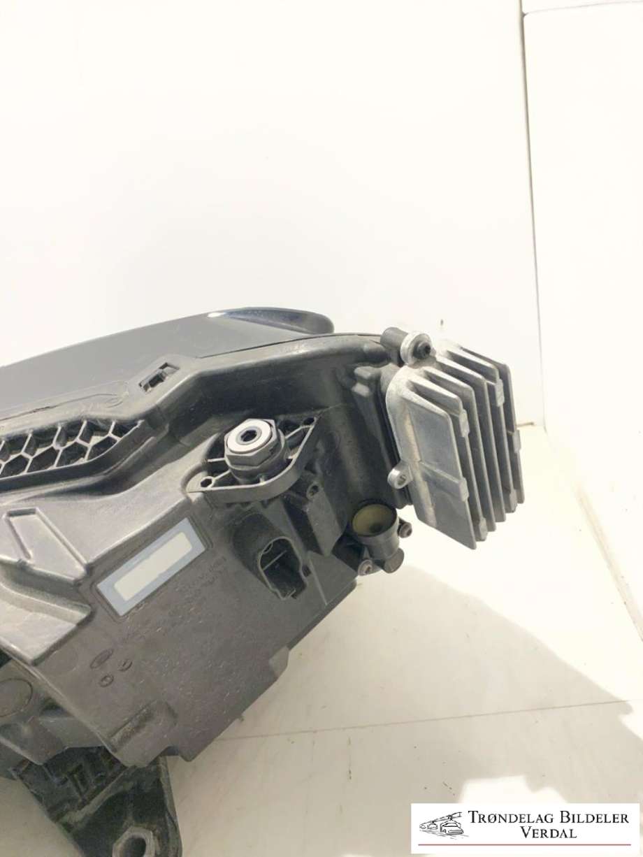 Frontlykt høyre full-LED til Škoda Superb 2015-->> (Type III)  (3V1 941 016 D|)