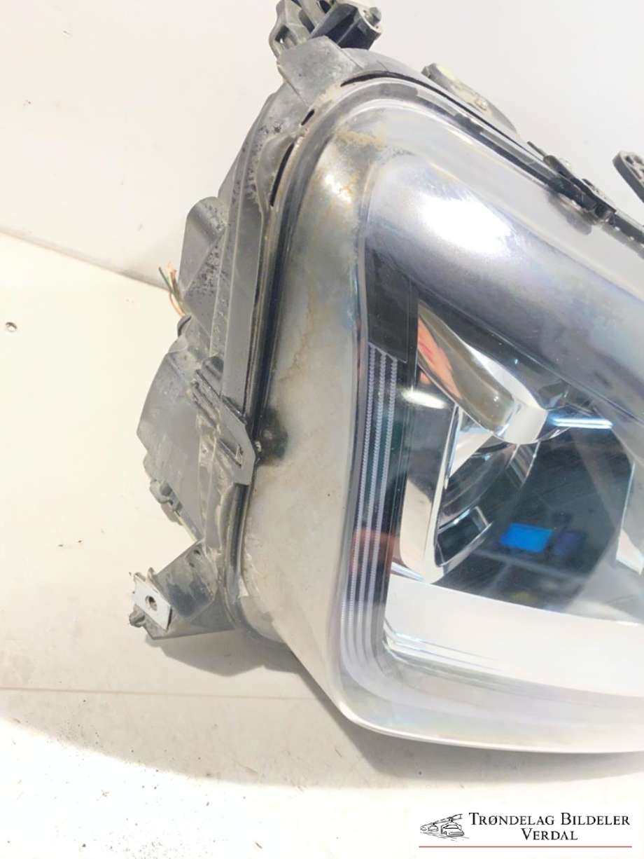 Frontlykt høyre halogen til VW Amarok 2016-2022 (Type I, Fase 2)  