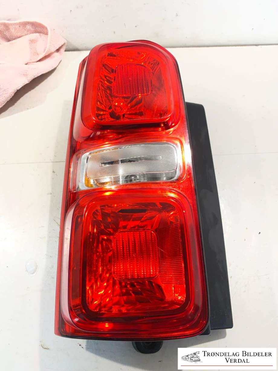 Baklykt venstre til Toyota Proace 2016-->> (Type II) (9808243182|02203900|)