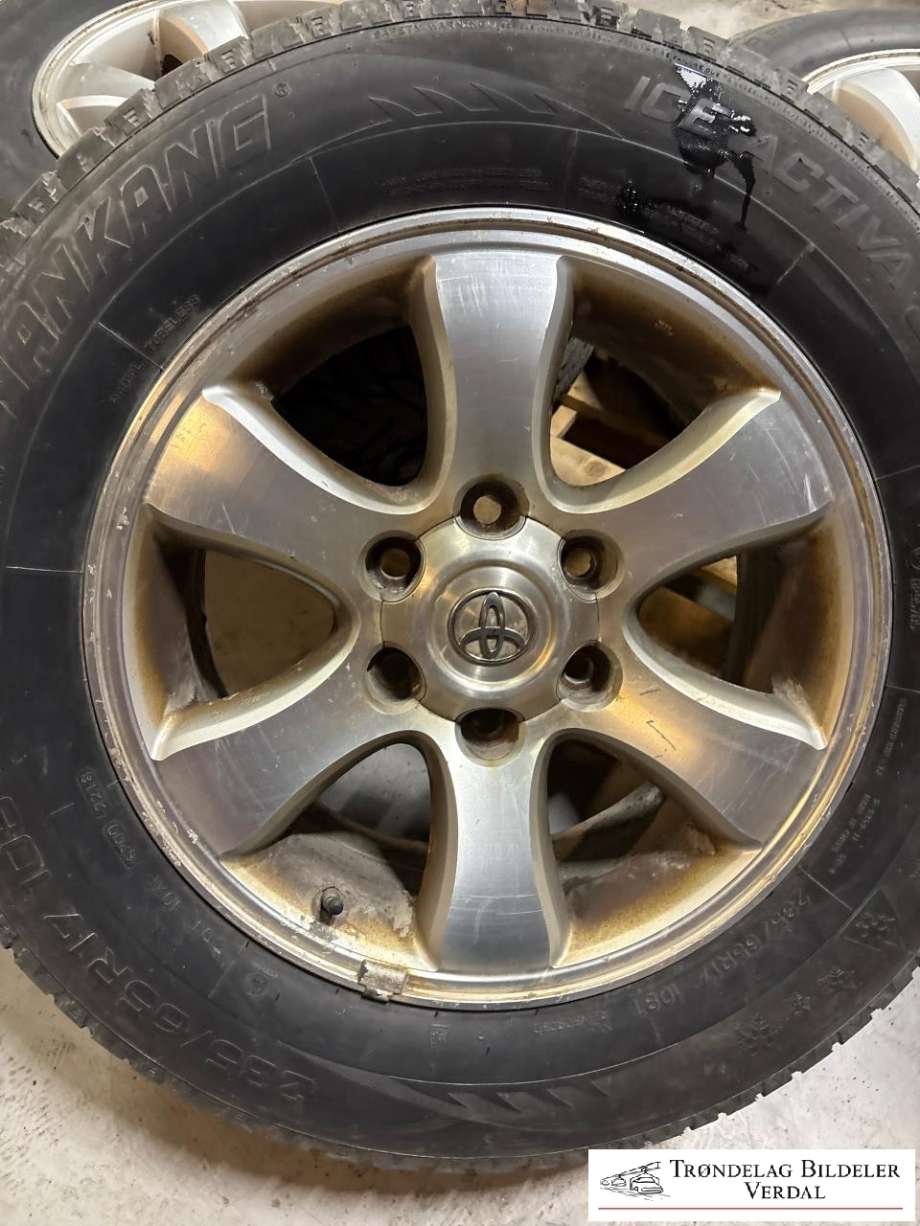 Hjulsett aluminium vinter til Toyota Land Cruiser 120 2002-2009  (NANKAN PIGG|235/65R17|DOT: 2218|DYBDE  5MM)