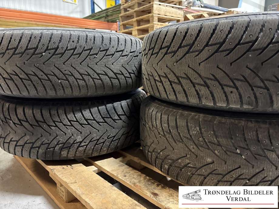 Hjulsett aluminium vinter til Toyota Land Cruiser 120 2002-2009  (NANKAN PIGG|235/65R17|DOT: 2218|DYBDE  5MM)