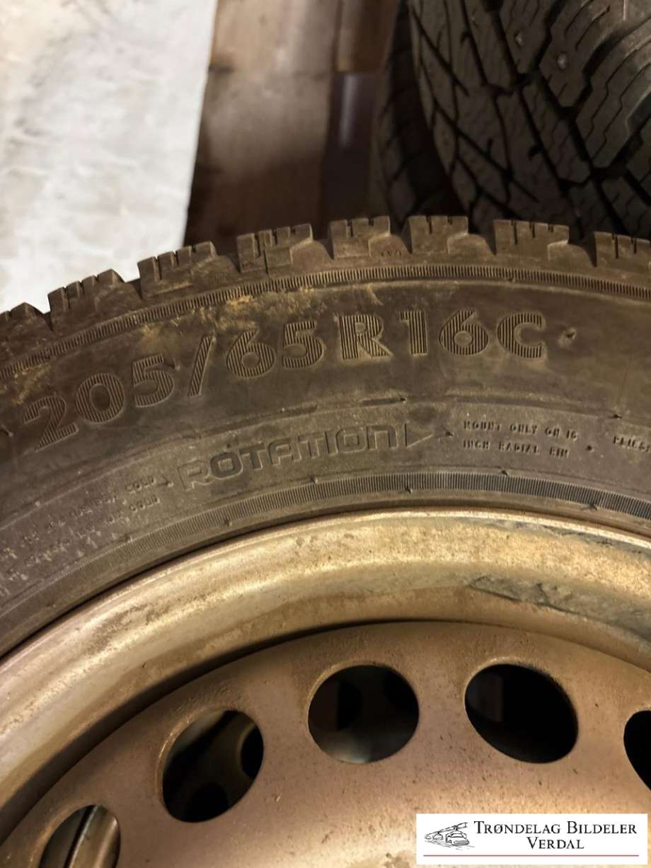 Hjulsett stål vinter til VW Transporter / Caravelle 2015-2019 (T6) (T6) (NORDMAN NORTH C|205/65R16C|DOT: 3324|DYBDE: 7MM)