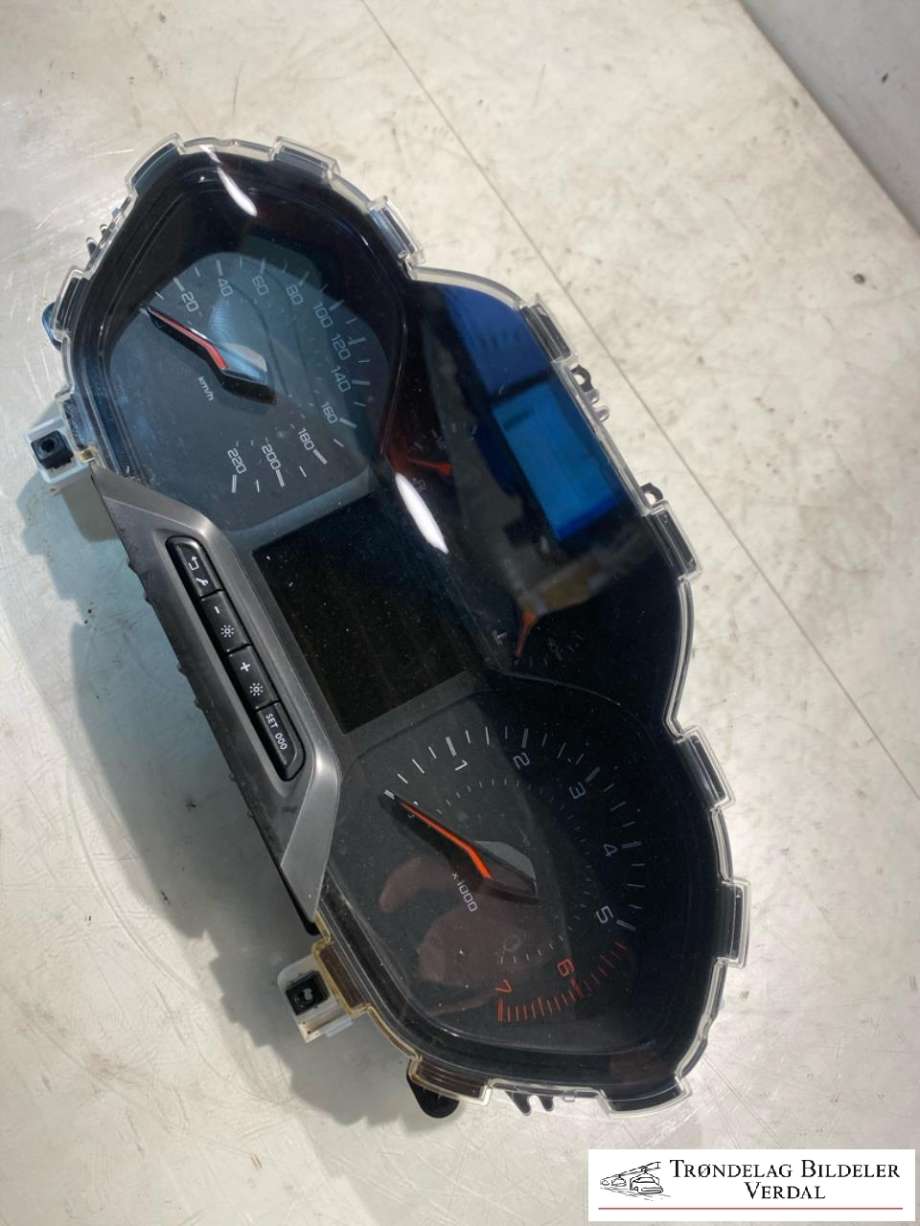 Instrumentpanel til Peugeot Partner, 2019-->> (Type III)  (9831101680)