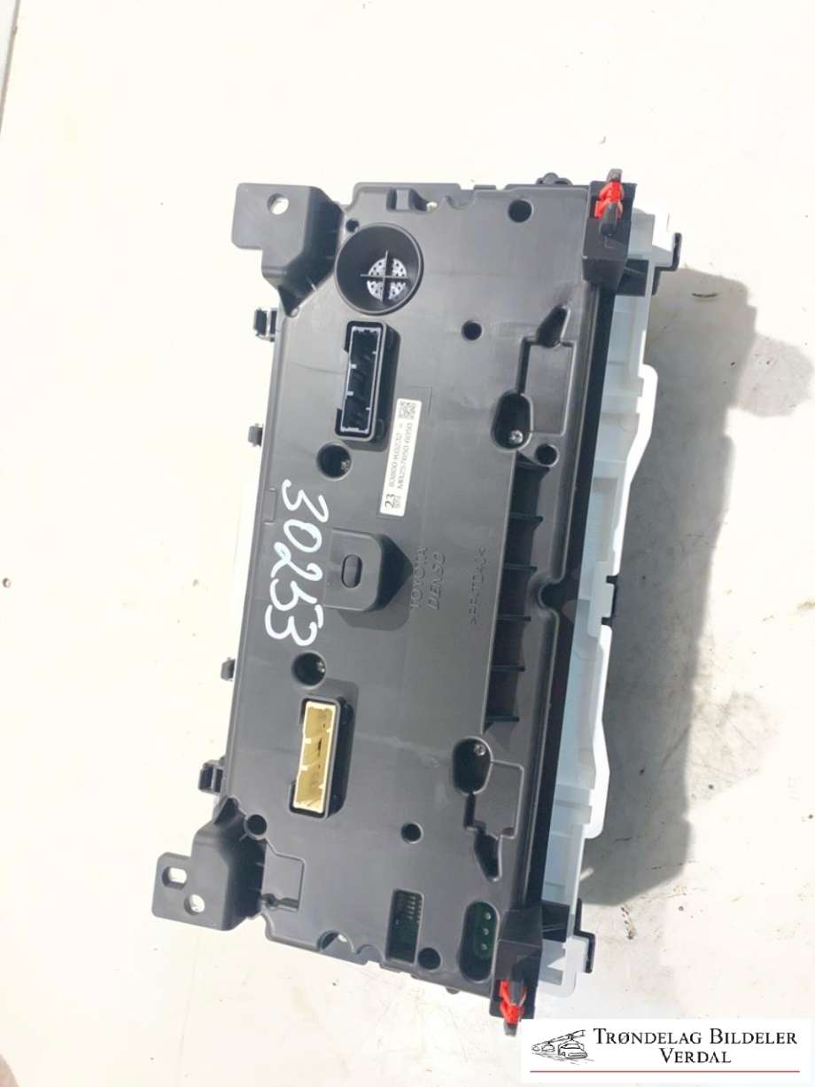 Instrumentpanel til Toyota Yaris 2020-->> (Type IV)  (83800K0232|)