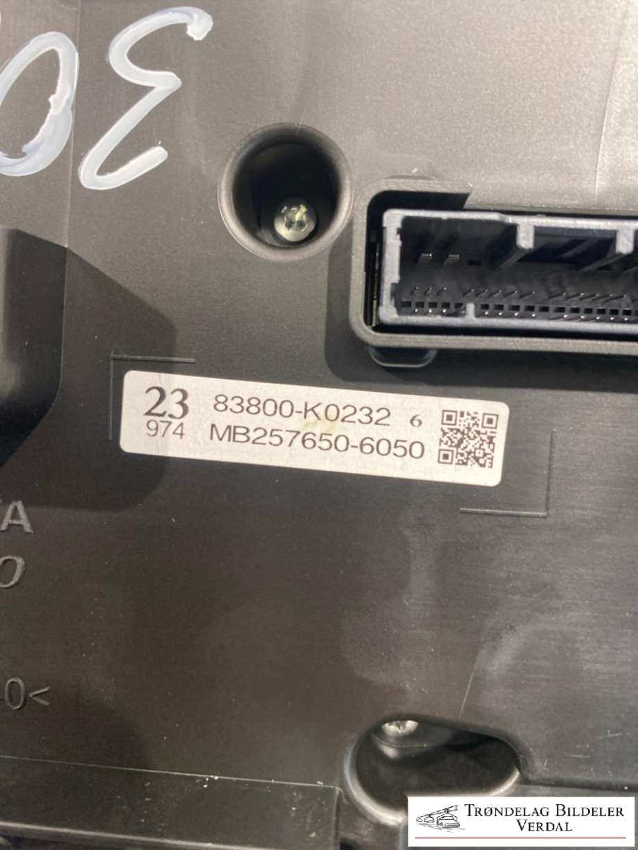 Instrumentpanel til Toyota Yaris 2020-->> (Type IV)  (83800K0232|)