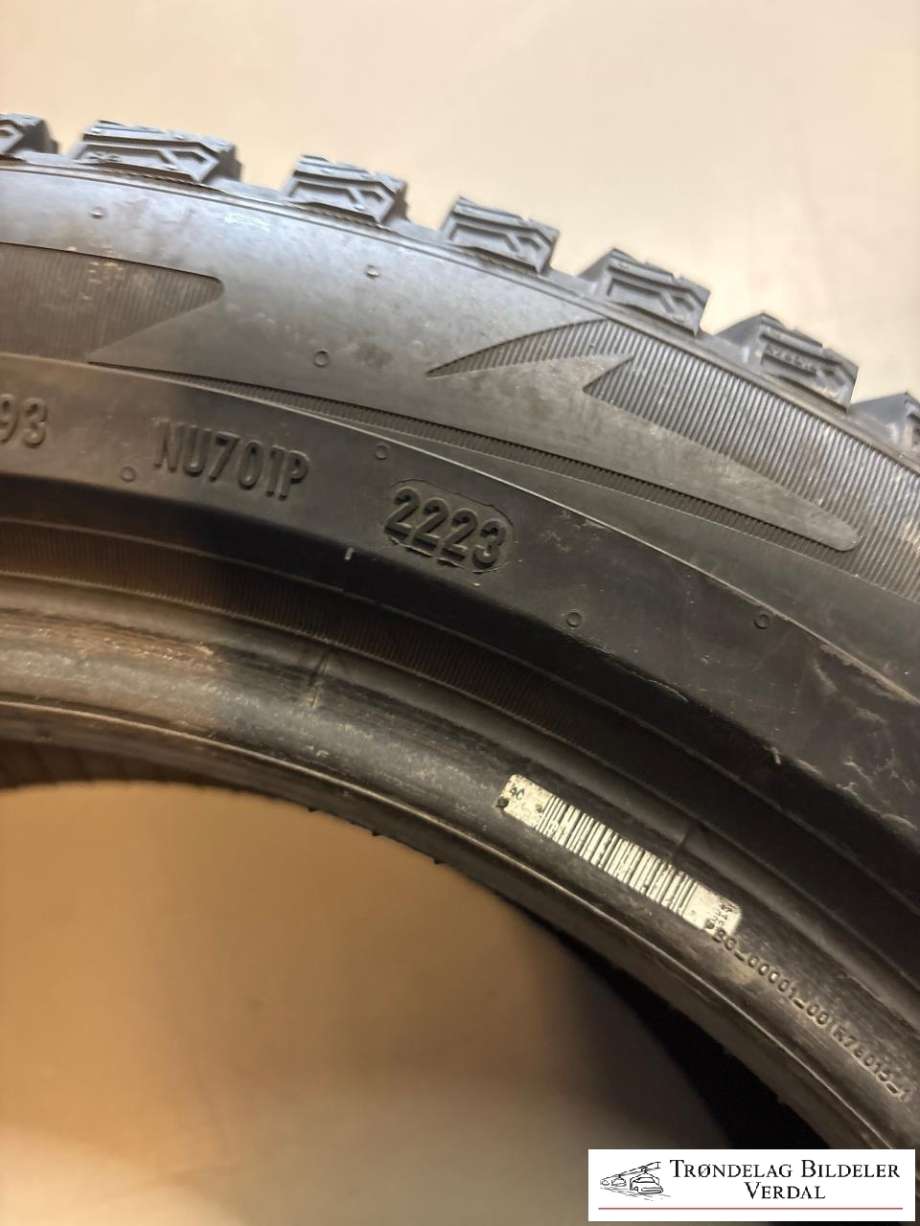 Dekk vinter pigg til Volvo V70 2007-2013 (Type III, Fase 1)  (PIRELLI IZE ZERO 2|225/50R17|DOT  2223|DYBDE: 7MM)