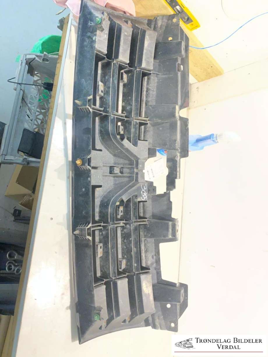 Grill til Mitsubishi Pajero 2007-2016 (Type IV, Fase 1)  