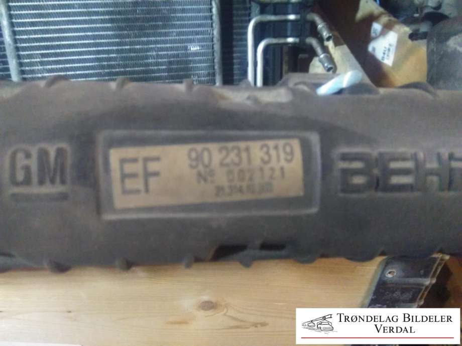 Radiator (manuell gir) til Opel Omega A 1986-1990 (BEHR|90231319||501122)