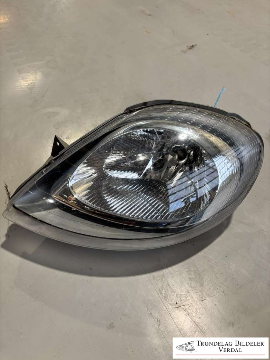 Frontlykt høyre halogen til Nissan Primastar, 2001-2006  
