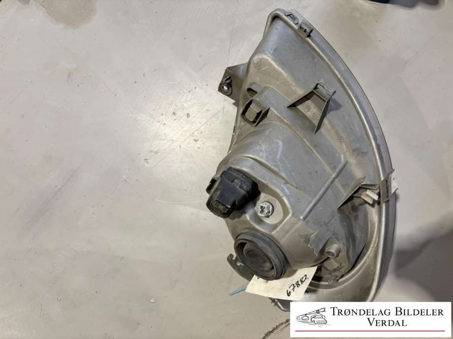 Frontlykt høyre halogen til Nissan Primastar 2001-2006 (163802|)