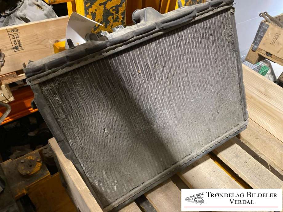 Radiator (manuell gir) til Peugeot 607 2000-2004 (Fase 1) (BEHR|963808388002||552301)