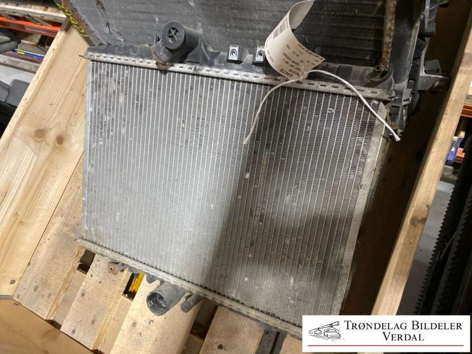 Radiator (manuell gir) til Peugeot 607 2000-2004 (Fase 1) (BEHR|963808388002||552301)