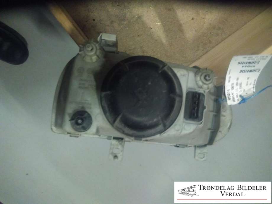 Frontlykt venstre halogen til VW Golf III 1992-1997  (DEPO||950613)