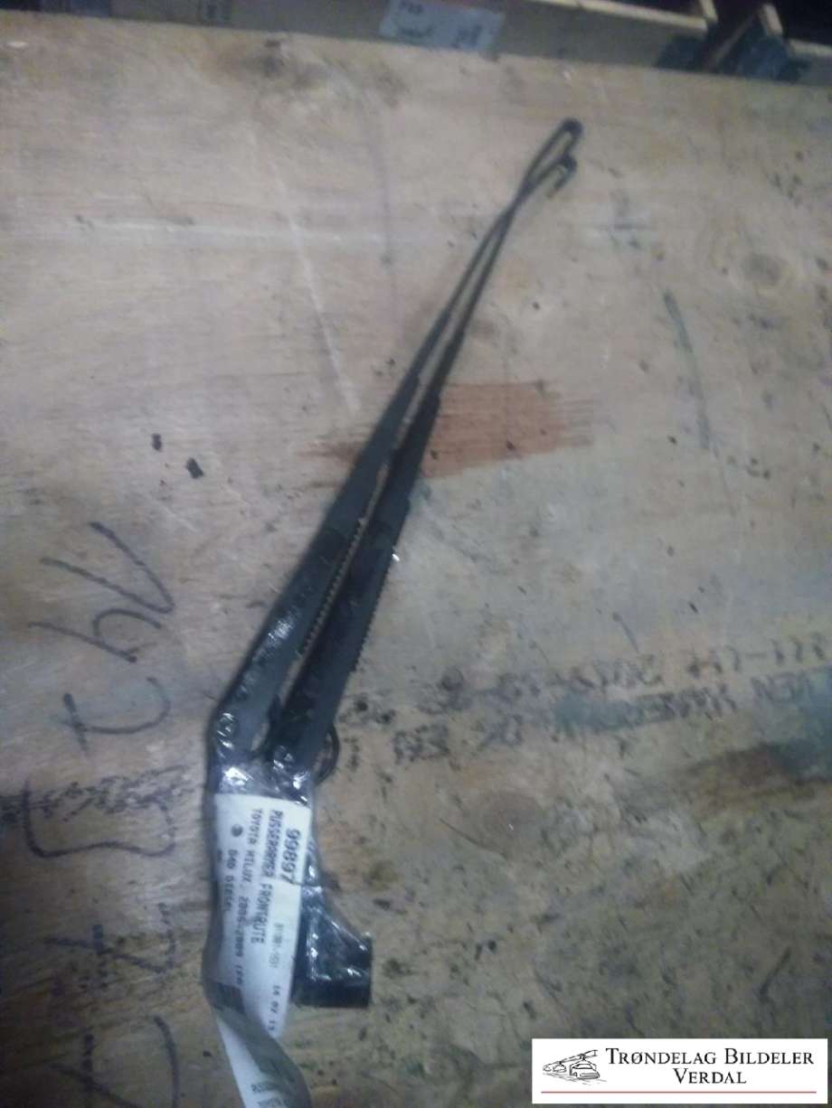 Viskerarmer frontrute til Toyota Hilux, 2006-2011