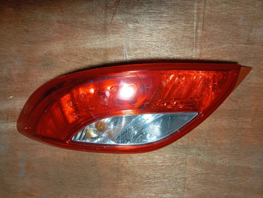 Baklykt høyre til Mazda 2 2007-2010 (Type II, Fase 1)  (|D65151150)