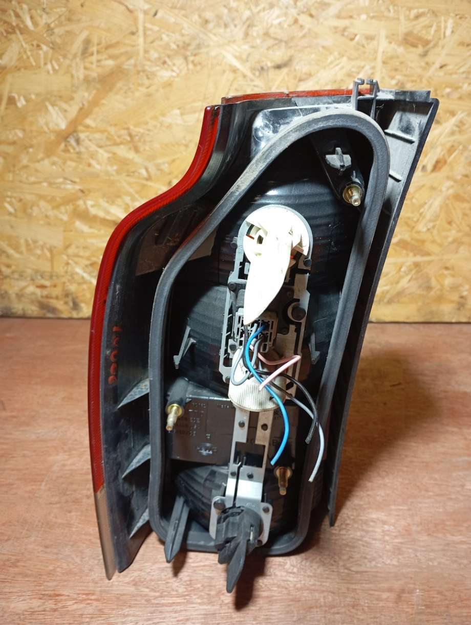 Baklykt høyre til Volvo XC70 2001-2004 (Type I, Fase 1)  (VOLVO||9154498ECE)