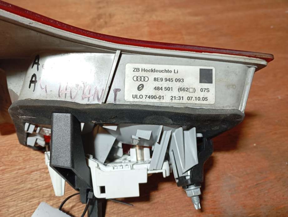 Baklykt venstre indre til Audi A4 2004-2008 (Type III) (B7) (B7) (8e9945093|)