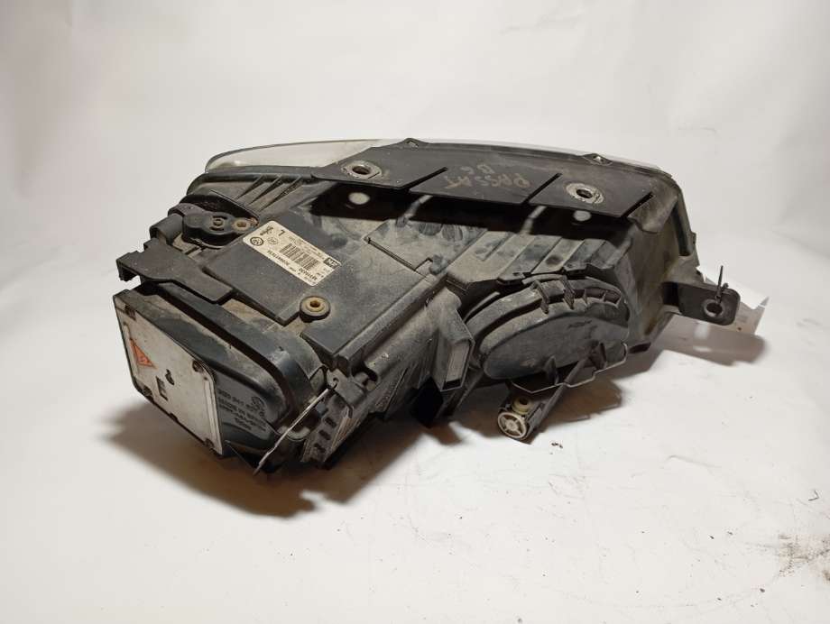 Frontlykt venstre halogen til VW Passat 2005-2010 (B6) (B6) (3c0941751k|)