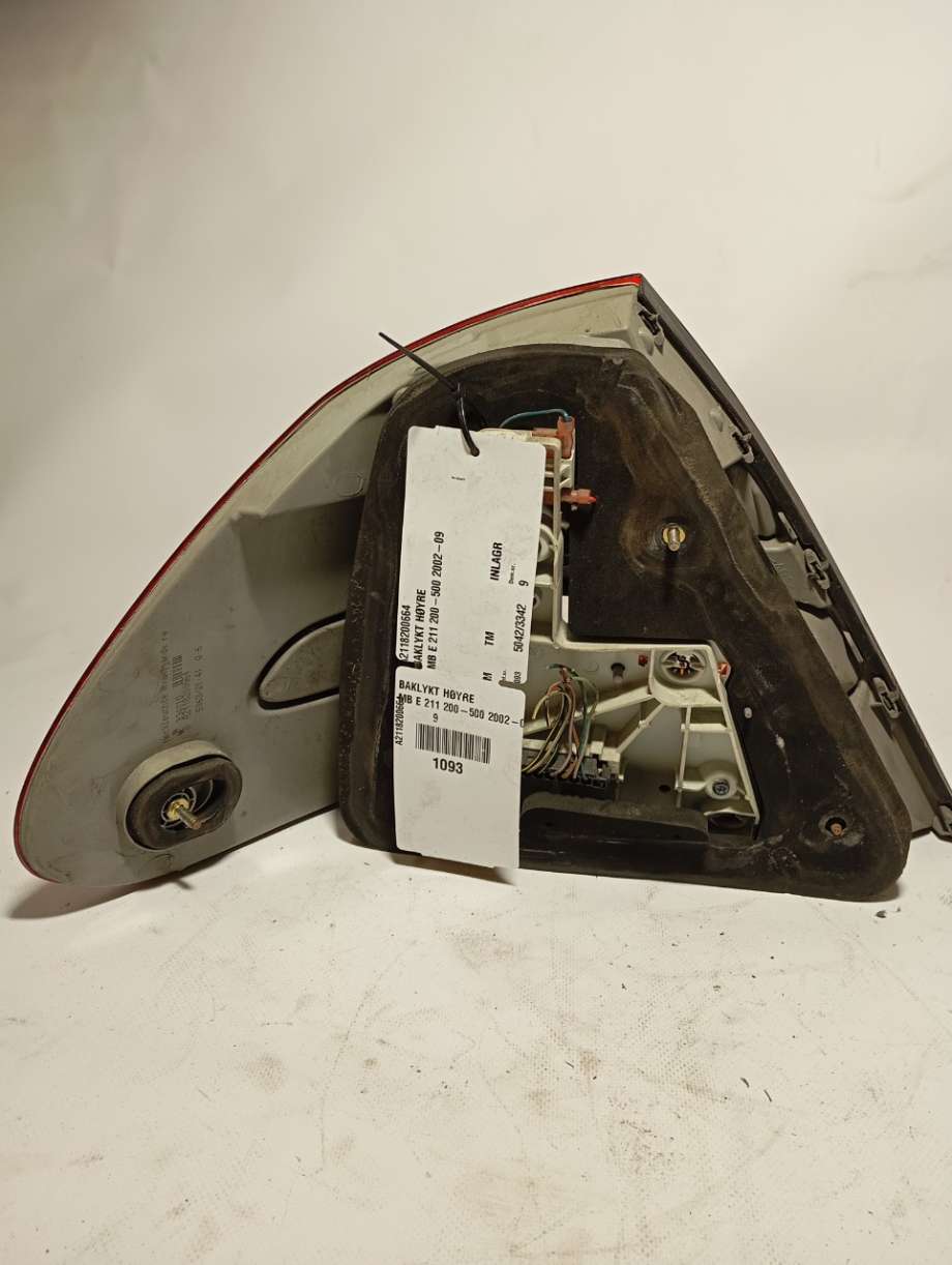 Baklykt høyre til Mercedes E-Klasse 2002-2006 (Fase 1) (W211) (W211) (A2118200664|)