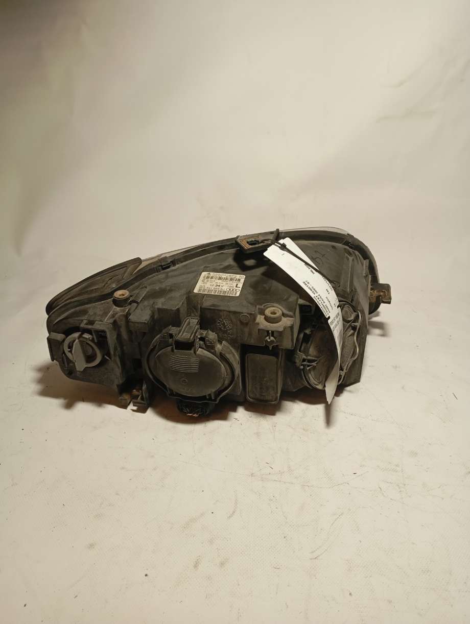 Frontlykt venstre halogen til Audi A4 2004-2008 (Type III) (B7) (B7) (8e0941003aj|)