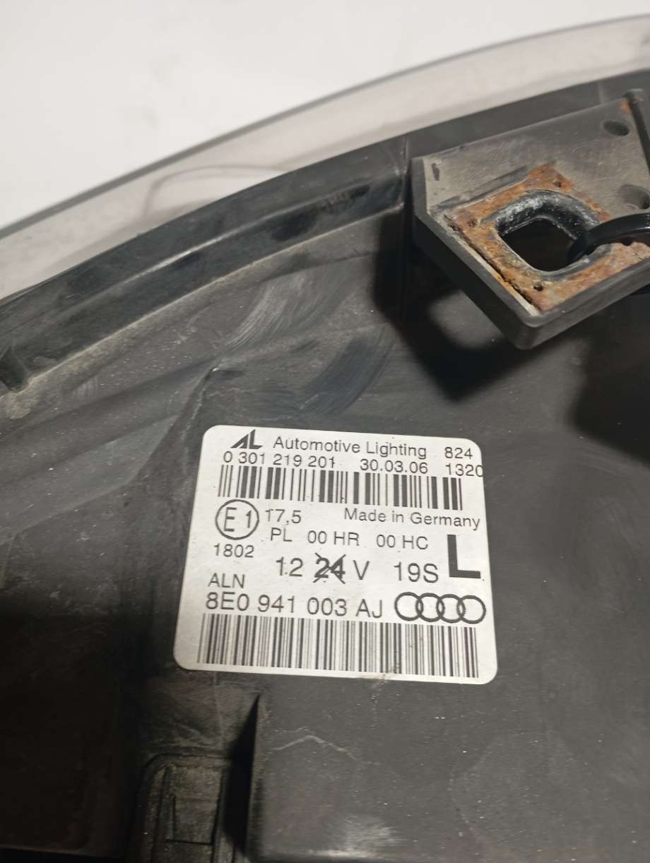 Frontlykt venstre halogen til Audi A4 2004-2008 (Type III) (B7) (B7) (8e0941003aj|)