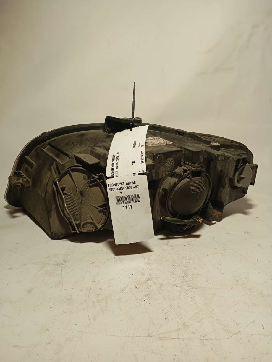 Frontlykt høyre halogen til Audi A4 2004-2008 (Type III) (B7) (B7) 