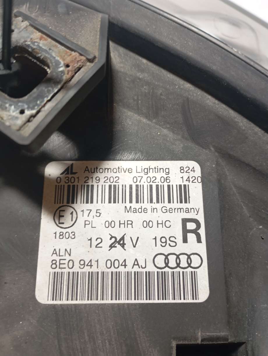 Frontlykt høyre halogen til Audi A4 2004-2008 (Type III) (B7) (B7) 