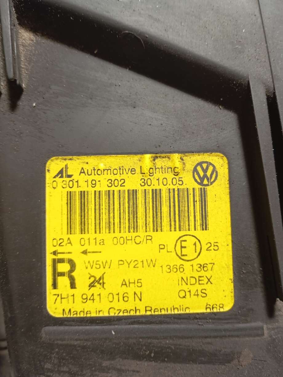 Frontlykt høyre halogen til VW Transporter / Caravelle 2003-2009 (Fase 1) (T5) (T5) (|7h1941016n)