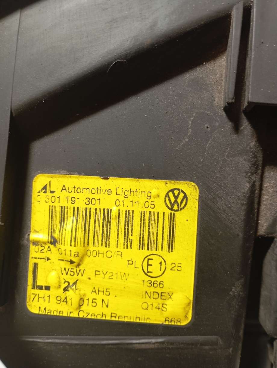 Frontlykt venstre halogen til VW Transporter / Caravelle 2003-2009 (Fase 1) (T5) (T5) (|7h1941015n)